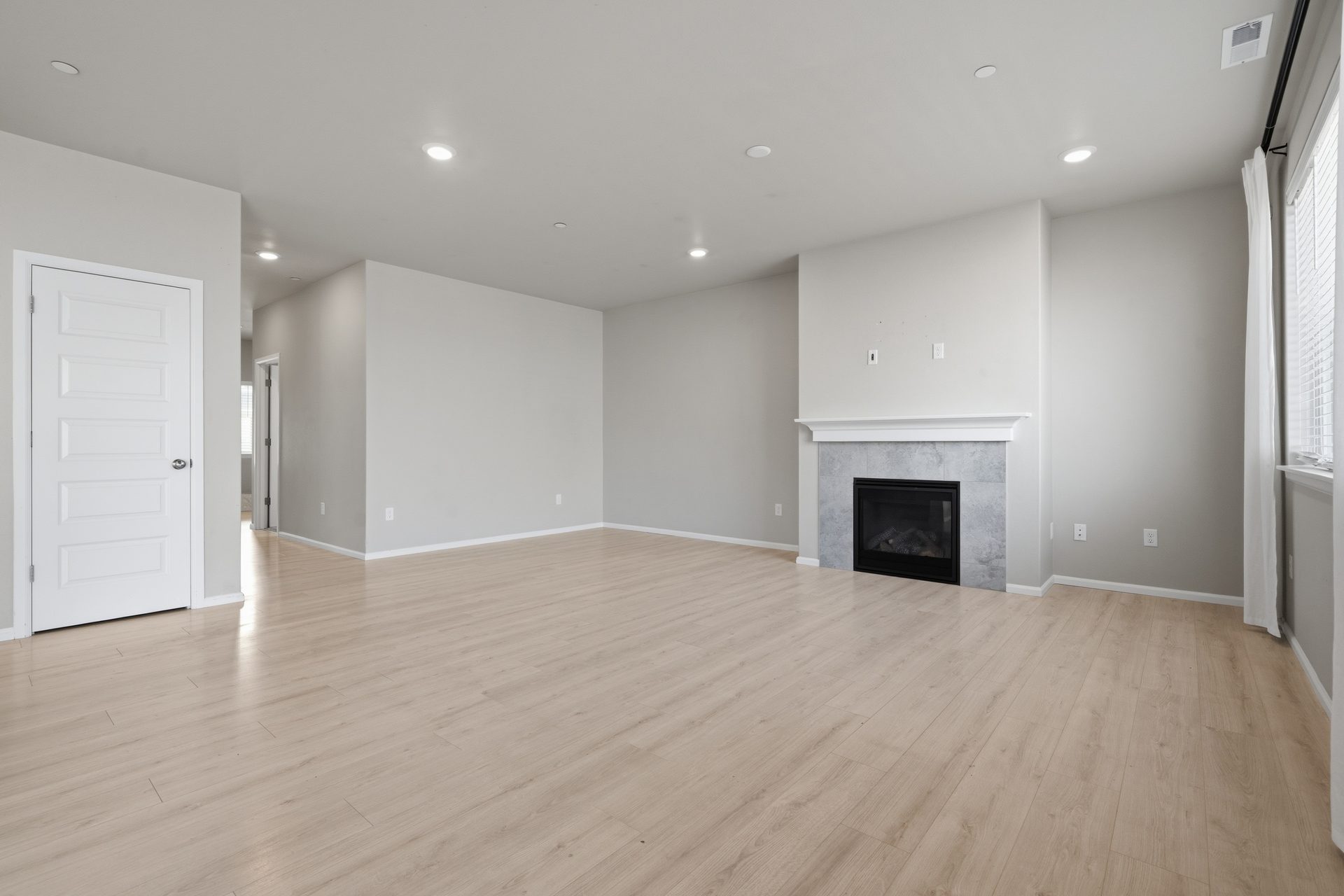 Great Room & Gas Fireplace